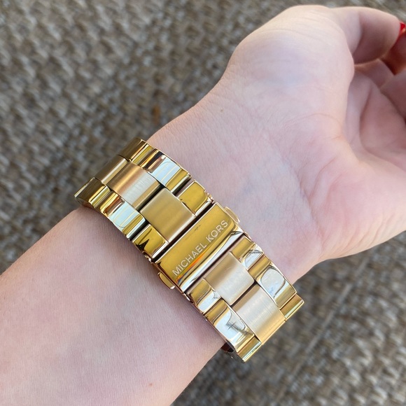 COPY - Rose gold Michael Kors watch - Picture 3 of 8